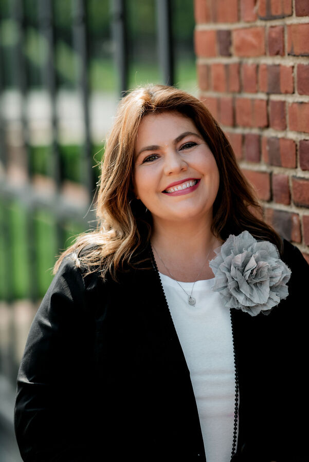 Real Estate Agent Tracy McDaniel